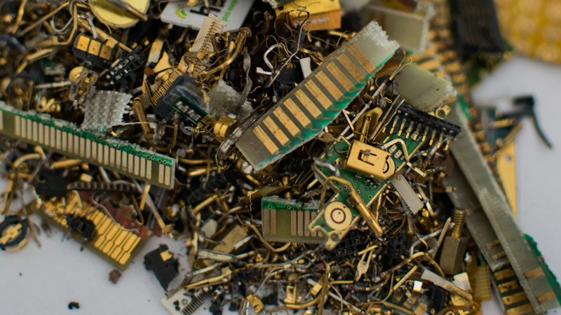 Gold recovery from e-waste